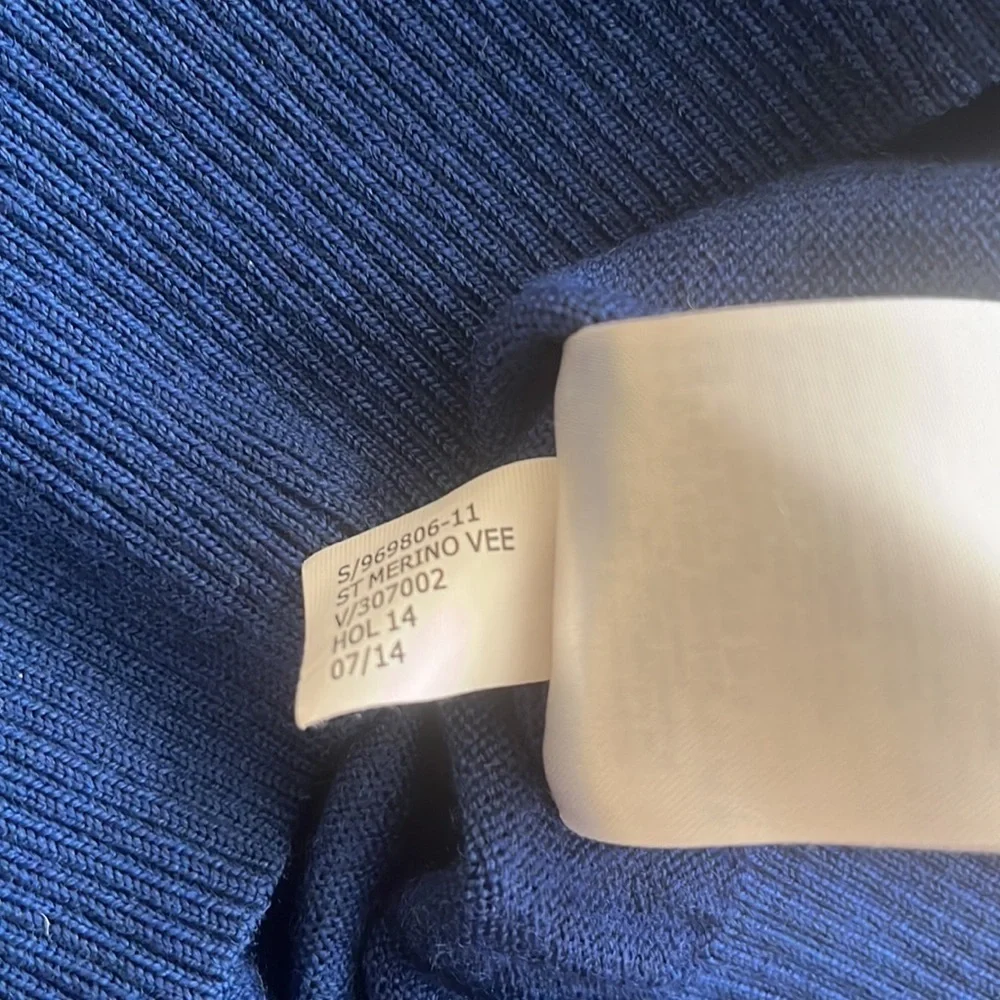 Banana Republic Extra Fine Merino Wool V Neck Sweater Size M